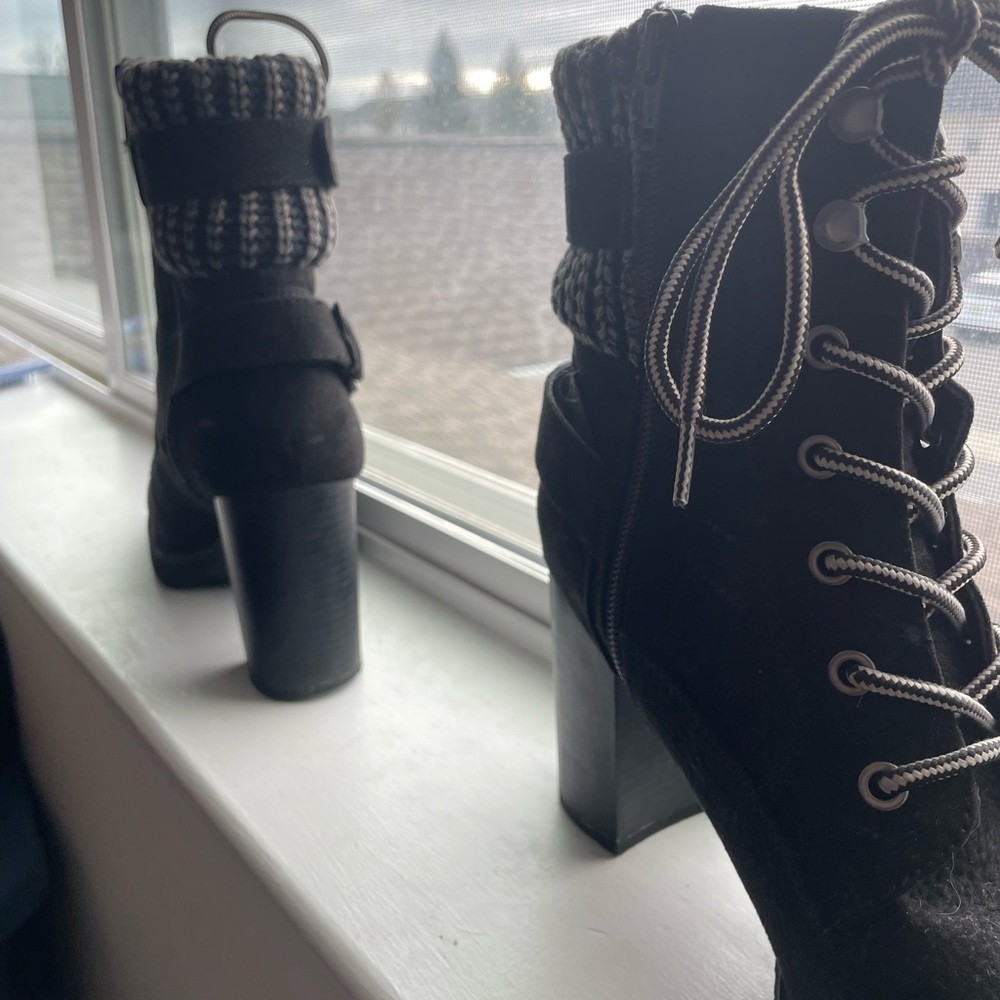 Stylish Black Ankle Boots for Women - Picture 2 of 4
